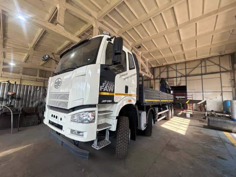 Бортовой автомобиль FAW 8x4 с манипулятором Palfinger PK 44002 (3) Бортовой автомобиль FAW 8x4 с манипулятором Palfinger PK 44002 (3)