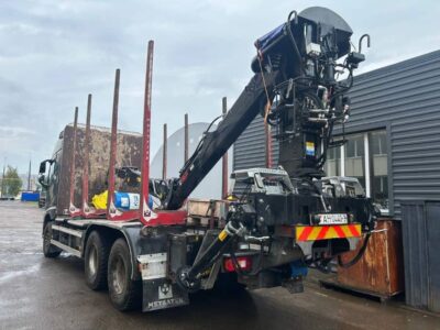 Монтаж манипулятора Loglift на лесовоз Volvo (8)